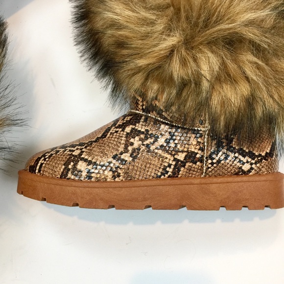 Bamboo Frozen Furry Python Print Lug Sole Boots - Picture 7 of 15